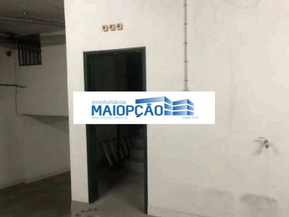 Garagem para Venda em Arroios Foto 1