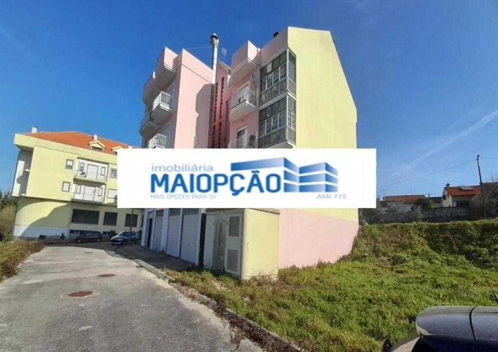 Garagem para Venda em Santa Comba Dão e Couto do Mosteiro Foto 1