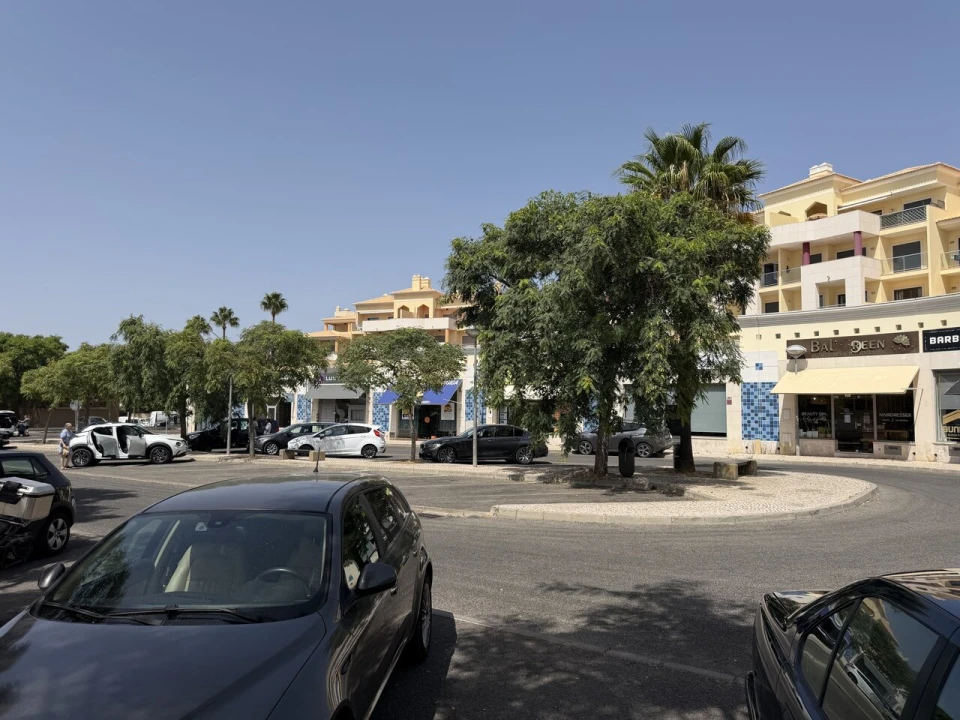 Loja para Venda em Albufeira e Olhos de Água Foto 1