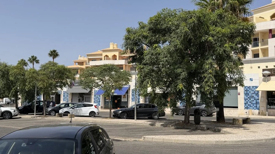 Loja para Venda em Albufeira e Olhos de Água