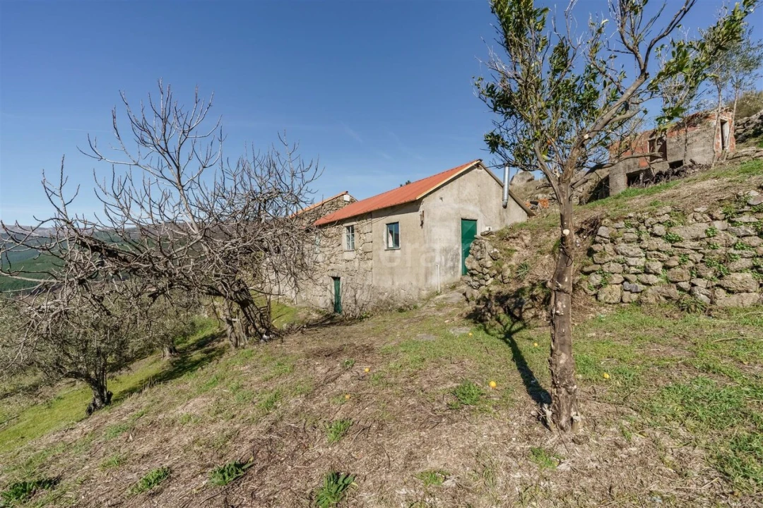 Quinta T2 para Venda em Teixoso e Sarzedo Foto 1