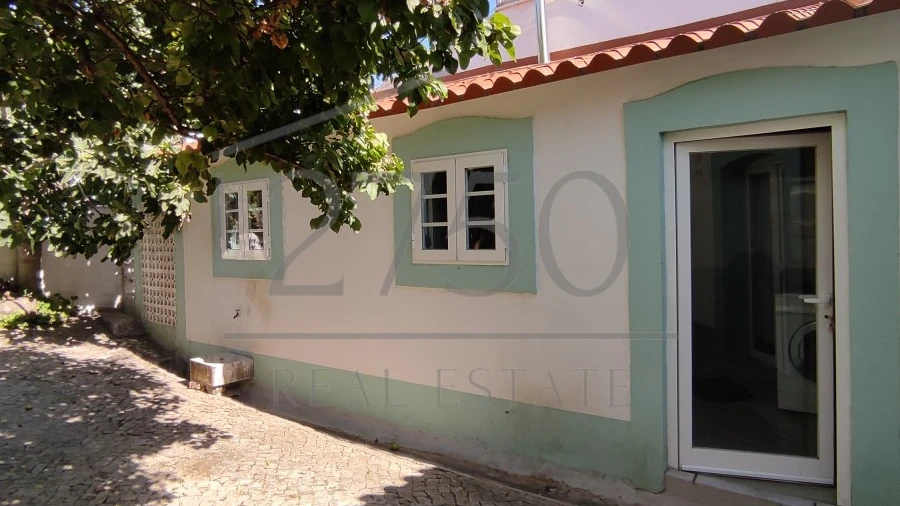 Moradia T2 para Arrendamento em Carcavelos e Parede