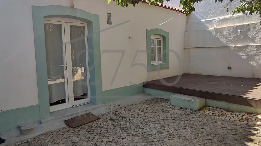Moradia T1 para Arrendamento em Carcavelos e Parede