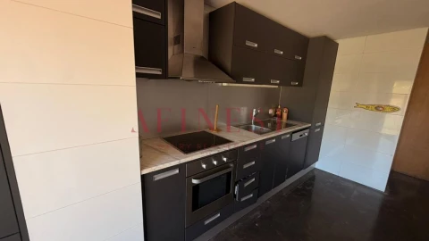 Apartamento T2 para Arrendamento em Oeiras e São Julião da Barra, Paço de Arcos e Caxias