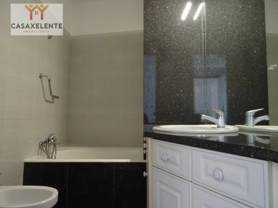 Apartamento T3 para Arrendamento em Carcavelos e Parede Foto 15