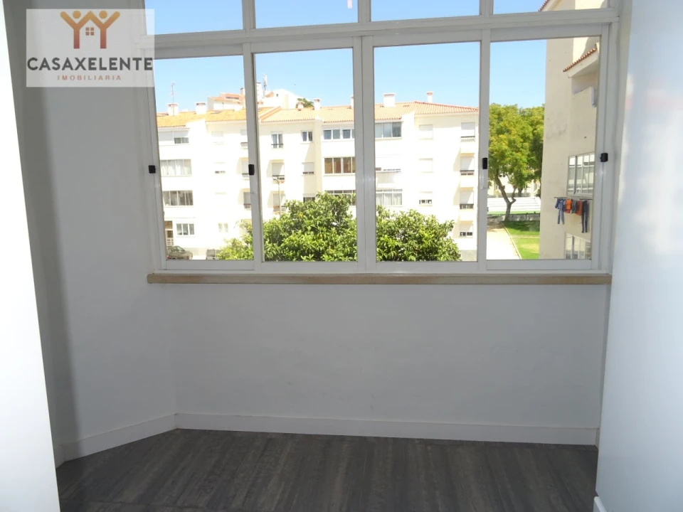 Apartamento T3 para Arrendamento em Carcavelos e Parede Foto 8