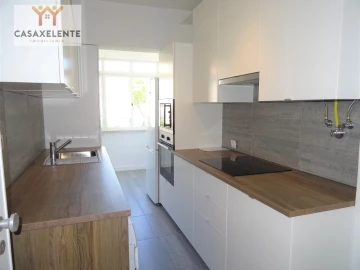 Apartamento T3 para Arrendamento em Carcavelos e Parede