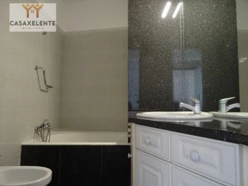 Apartamento T3 para Arrendamento em Carcavelos e Parede