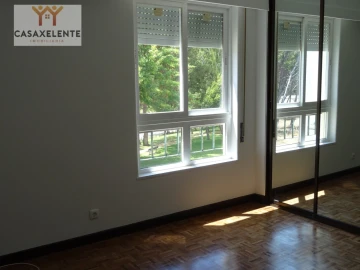 Apartamento T3 para Arrendamento em Carcavelos e Parede