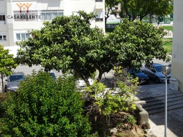 Apartamento T3 para Arrendamento em Carcavelos e Parede