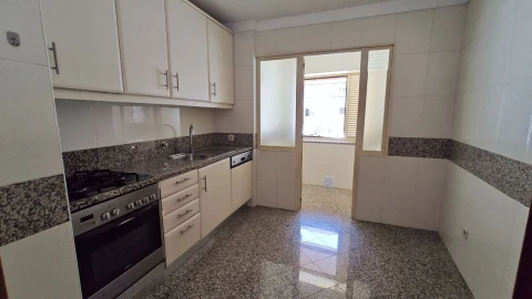 Apartamento T1 para Arrendamento em Santa Marinha e São Pedro da Afurada