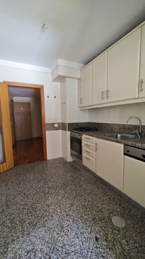 Apartamento T1 para Arrendamento em Santa Marinha e São Pedro da Afurada