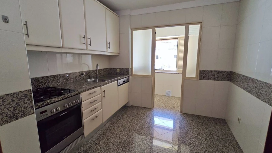 Apartamento T1 para Arrendamento em Santa Marinha e São Pedro da Afurada