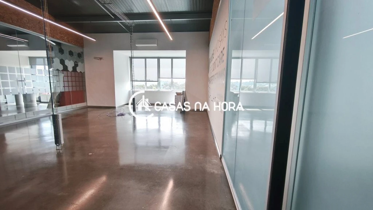 Escritório para Arrendamento em Rio de Mouro Foto 1