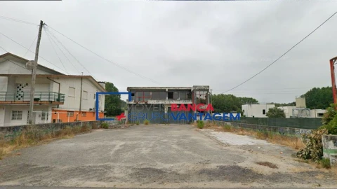 Armazém para Venda em Fiães