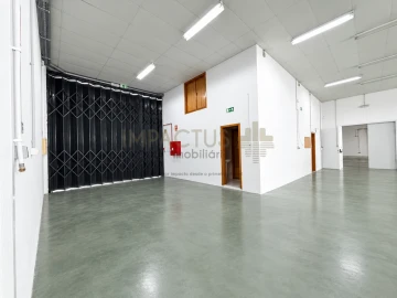Loja para Arrendamento em Bougado (São Martinho e Santiago)