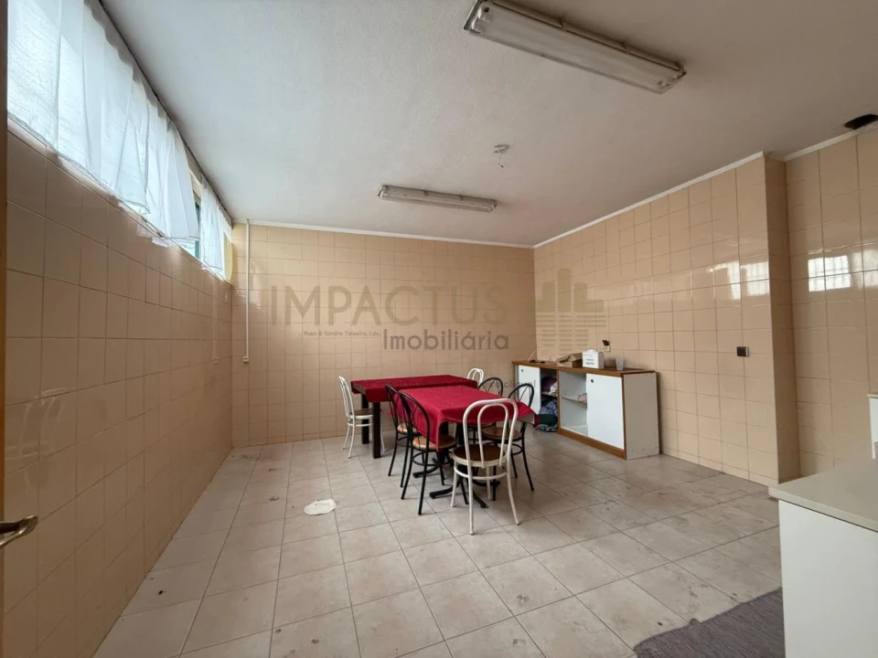 Loja para Arrendamento em Bougado (São Martinho e Santiago) Foto 6