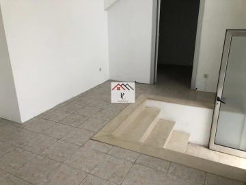 Loja para Arrendamento em Santo Antonio dos Olivais