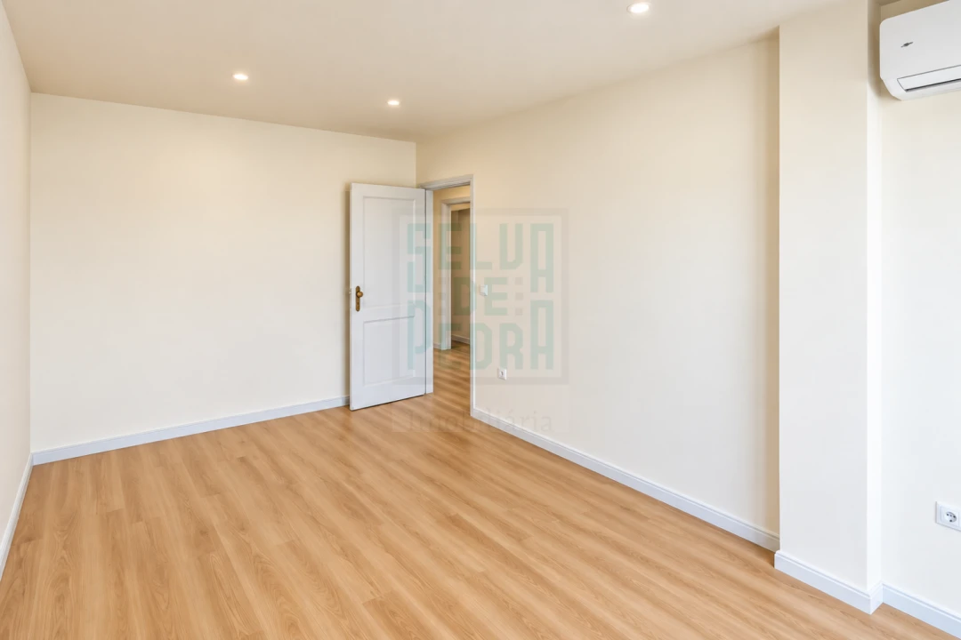 Apartamento T4 para Venda em Bonfim Foto 32