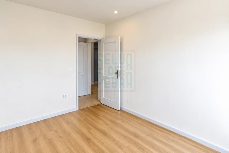 Apartamento T4 para Venda em Bonfim Foto 18