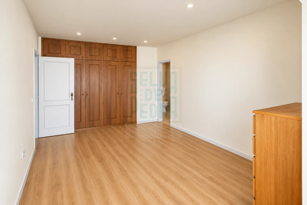 Apartamento T4 para Venda em Bonfim Foto 37
