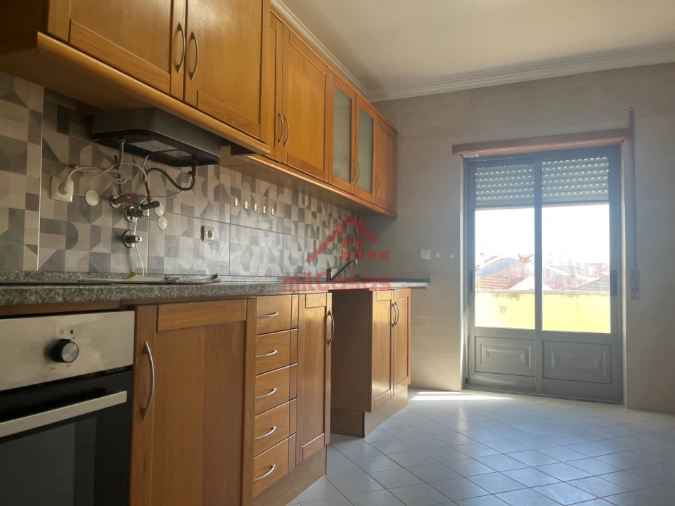 Apartamento T3 para Arrendamento em Bombarral e Vale Covo Foto 2