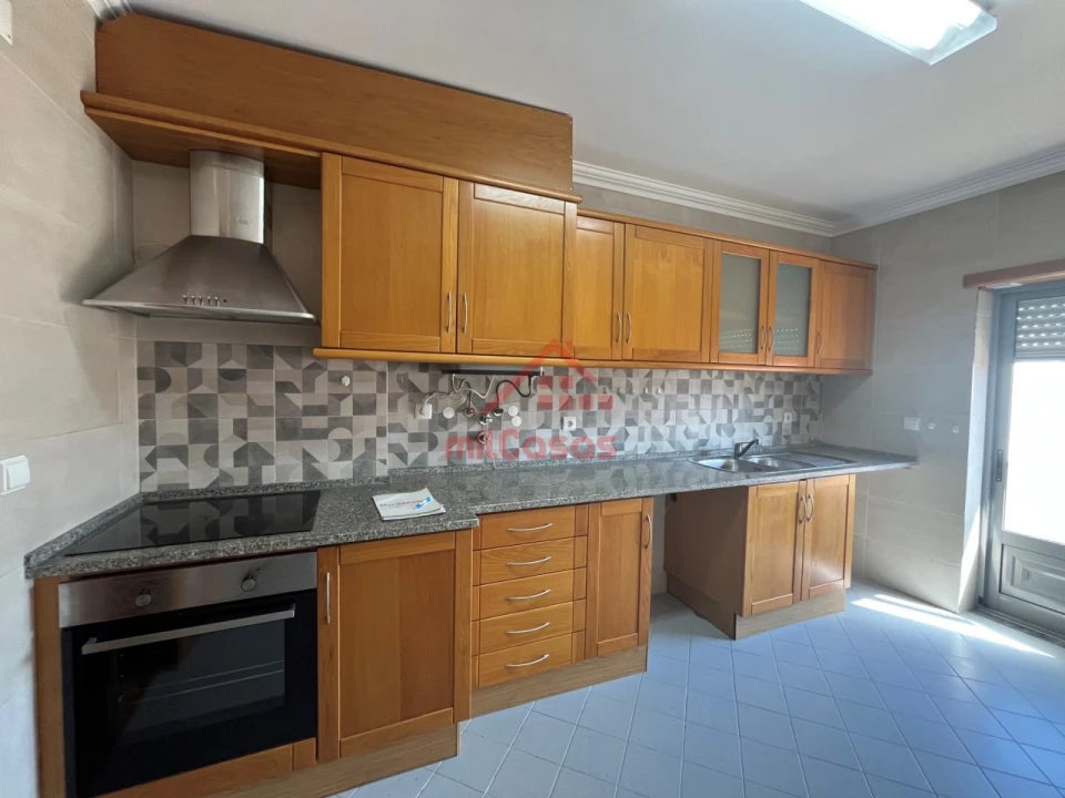 Apartamento T3 para Arrendamento em Bombarral e Vale Covo Foto 3