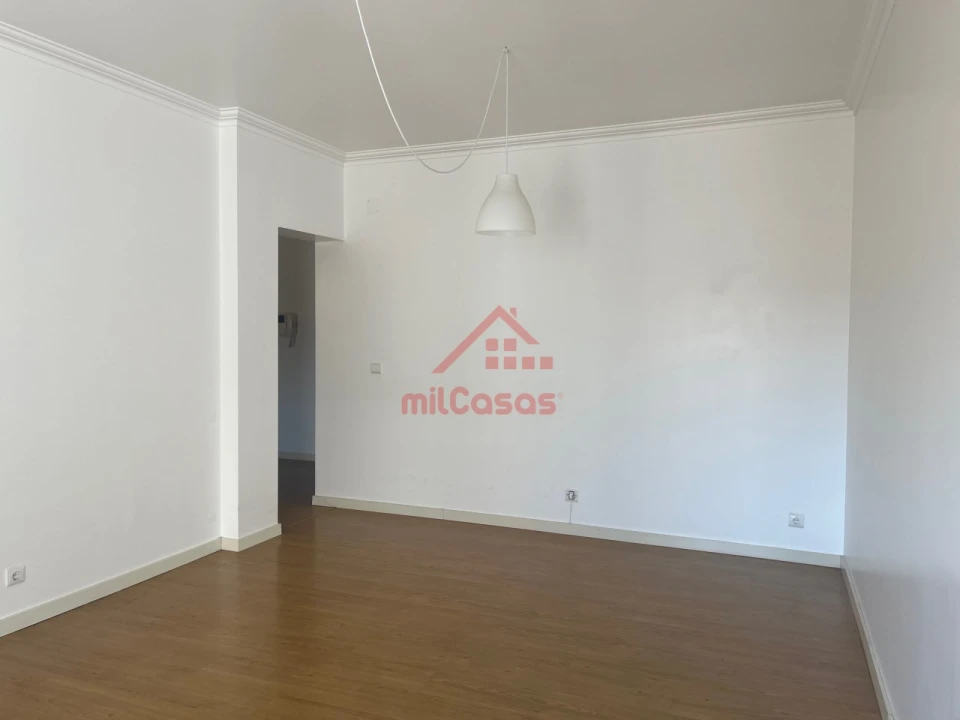 Apartamento T3 para Arrendamento em Bombarral e Vale Covo Foto 6
