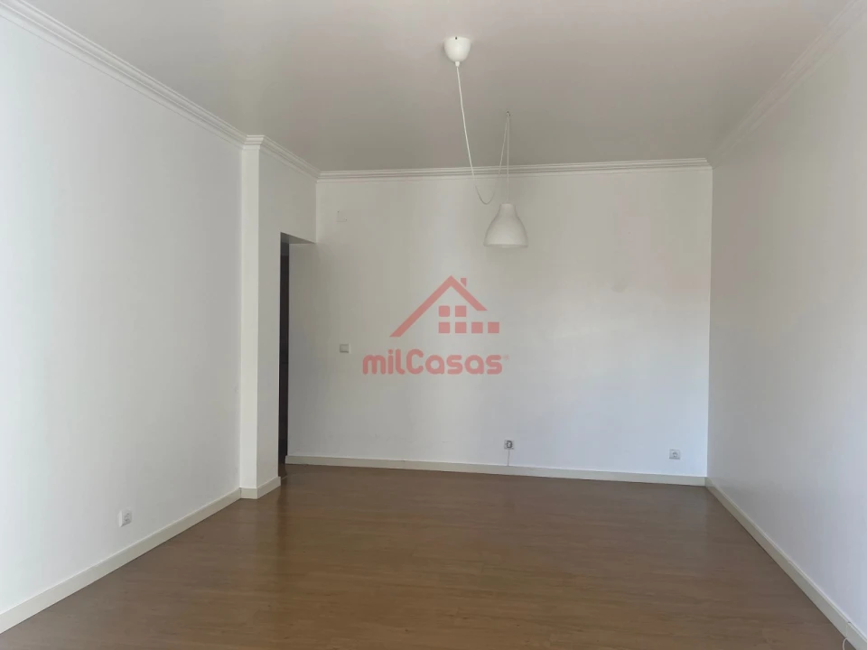 Apartamento T3 para Arrendamento em Bombarral e Vale Covo Foto 7