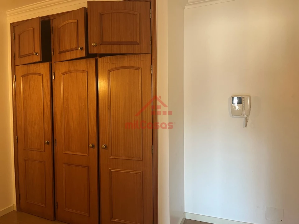 Apartamento T3 para Arrendamento em Bombarral e Vale Covo Foto 11