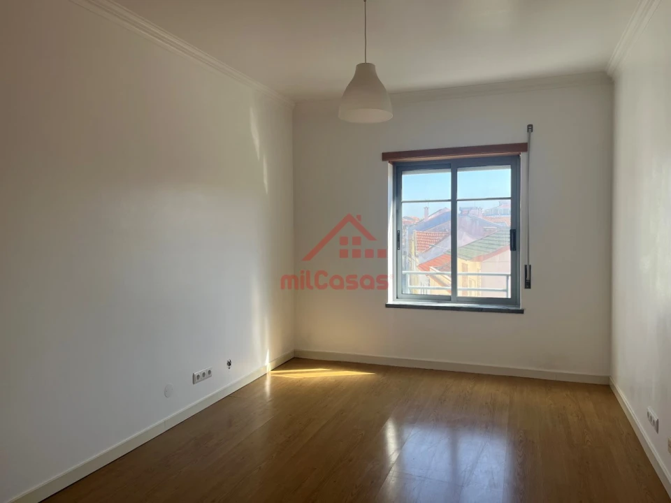 Apartamento T3 para Arrendamento em Bombarral e Vale Covo Foto 13
