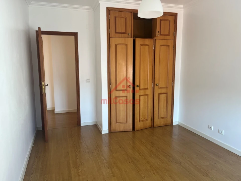 Apartamento T3 para Arrendamento em Bombarral e Vale Covo Foto 15