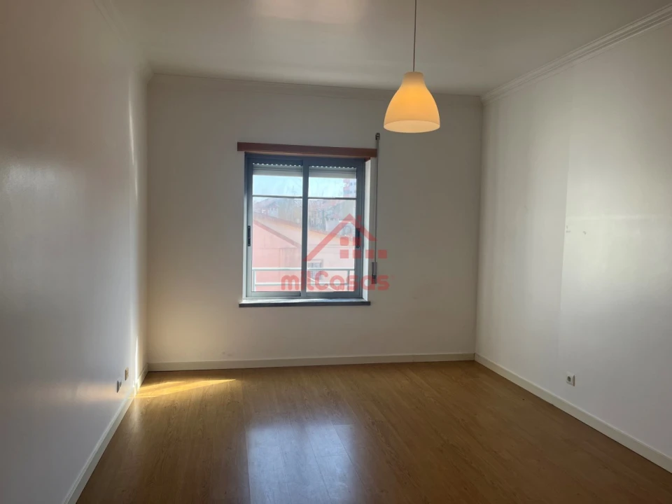 Apartamento T3 para Arrendamento em Bombarral e Vale Covo Foto 17