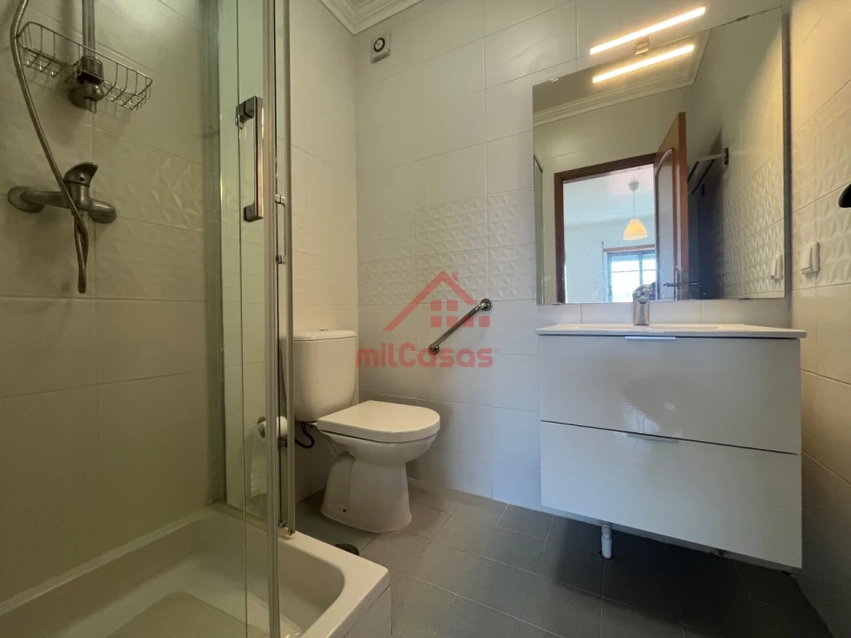 Apartamento T3 para Arrendamento em Bombarral e Vale Covo Foto 20