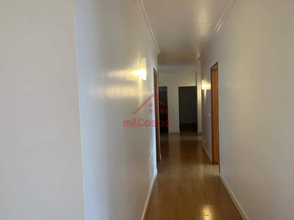 Apartamento T3 para Arrendamento em Bombarral e Vale Covo Foto 21