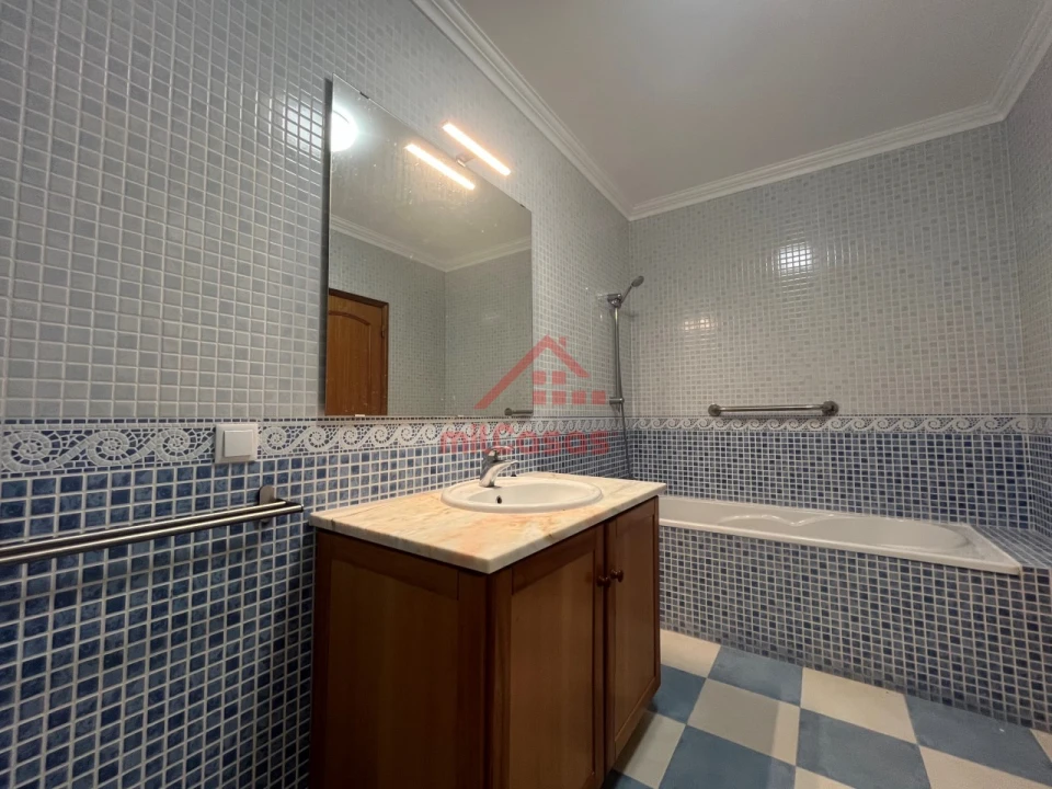 Apartamento T3 para Arrendamento em Bombarral e Vale Covo Foto 23