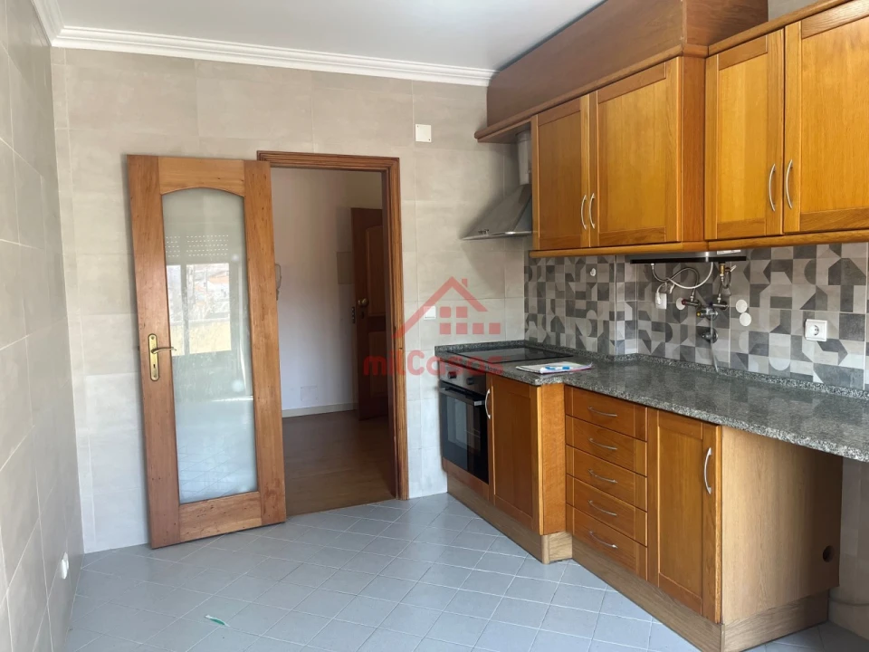 Apartamento T3 para Arrendamento em Bombarral e Vale Covo Foto 5
