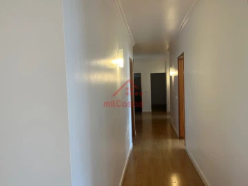 Apartamento T3 para Arrendamento em Bombarral e Vale Covo