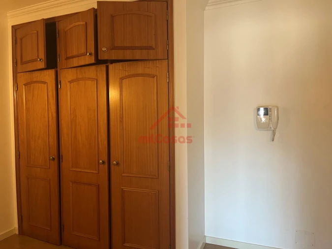 Apartamento T3 para Arrendamento em Bombarral e Vale Covo Foto 11
