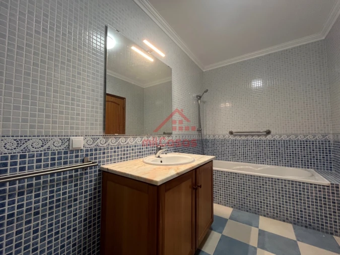 Apartamento T3 para Arrendamento em Bombarral e Vale Covo Foto 23