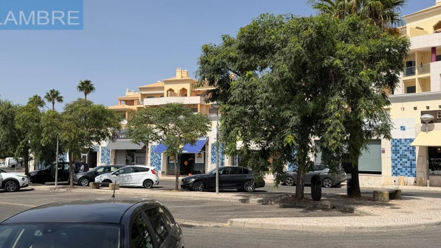 Loja para Venda em Albufeira e Olhos de Água