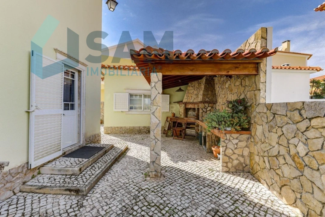 Moradia T4 para Venda em Carvoeira Foto 25