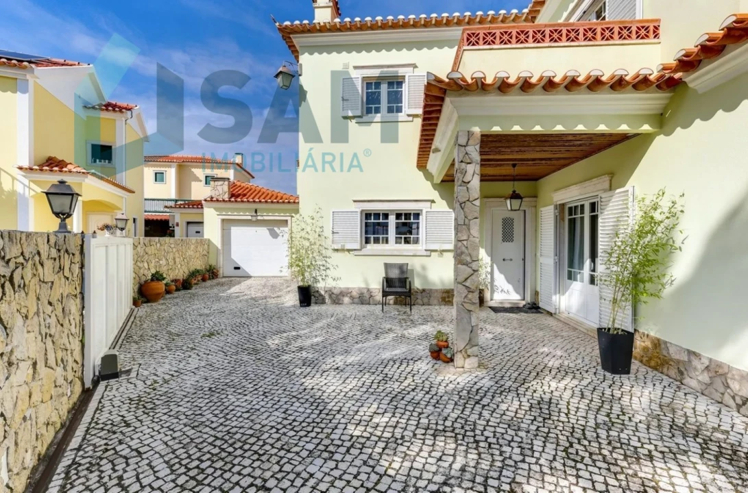 Moradia T4 para Venda em Carvoeira Foto 29