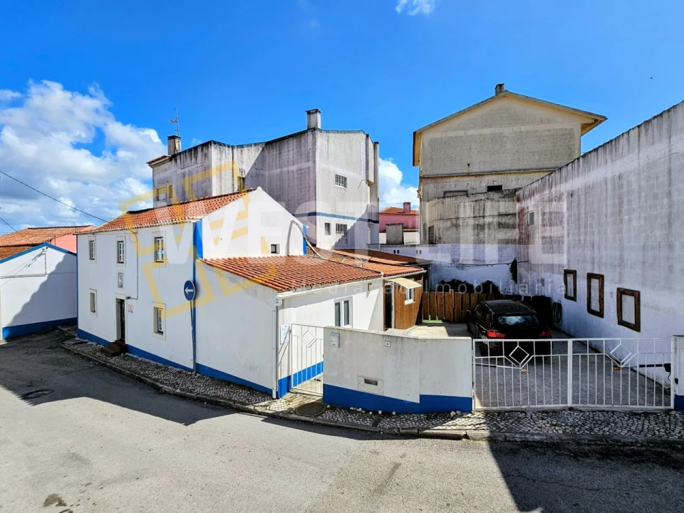 Moradia T4 para Venda em Encarnação Foto 3