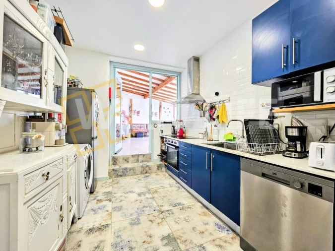 Moradia T4 para Venda em Encarnação Foto 11