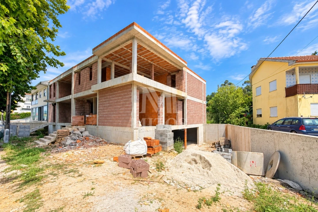 Moradia T3 para Venda em Geraz do Lima (Santa Maria, Santa Leocádia, Moreira), Deão Foto 1