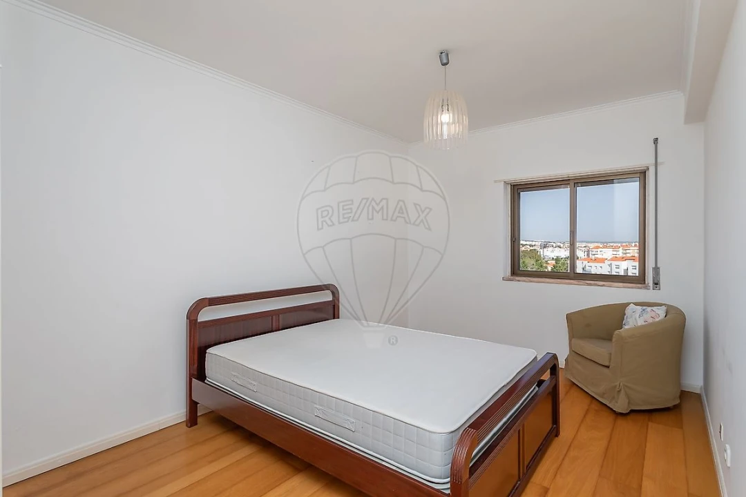 Apartamento T2 para Venda em São Domingos de Rana Foto 15