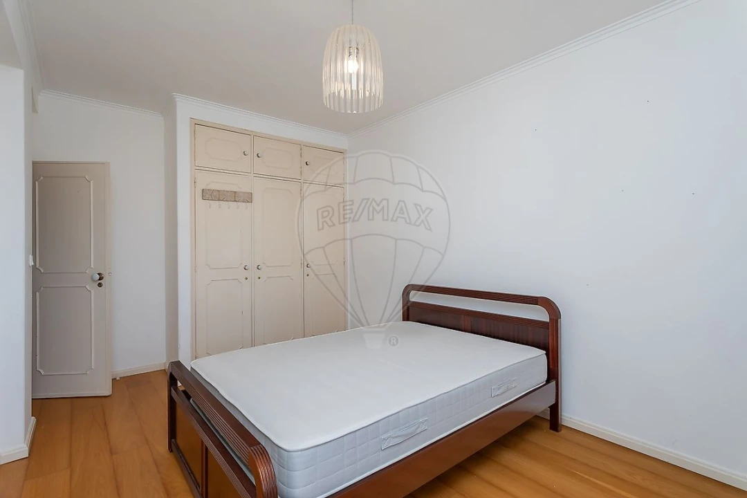 Apartamento T2 para Venda em São Domingos de Rana Foto 18