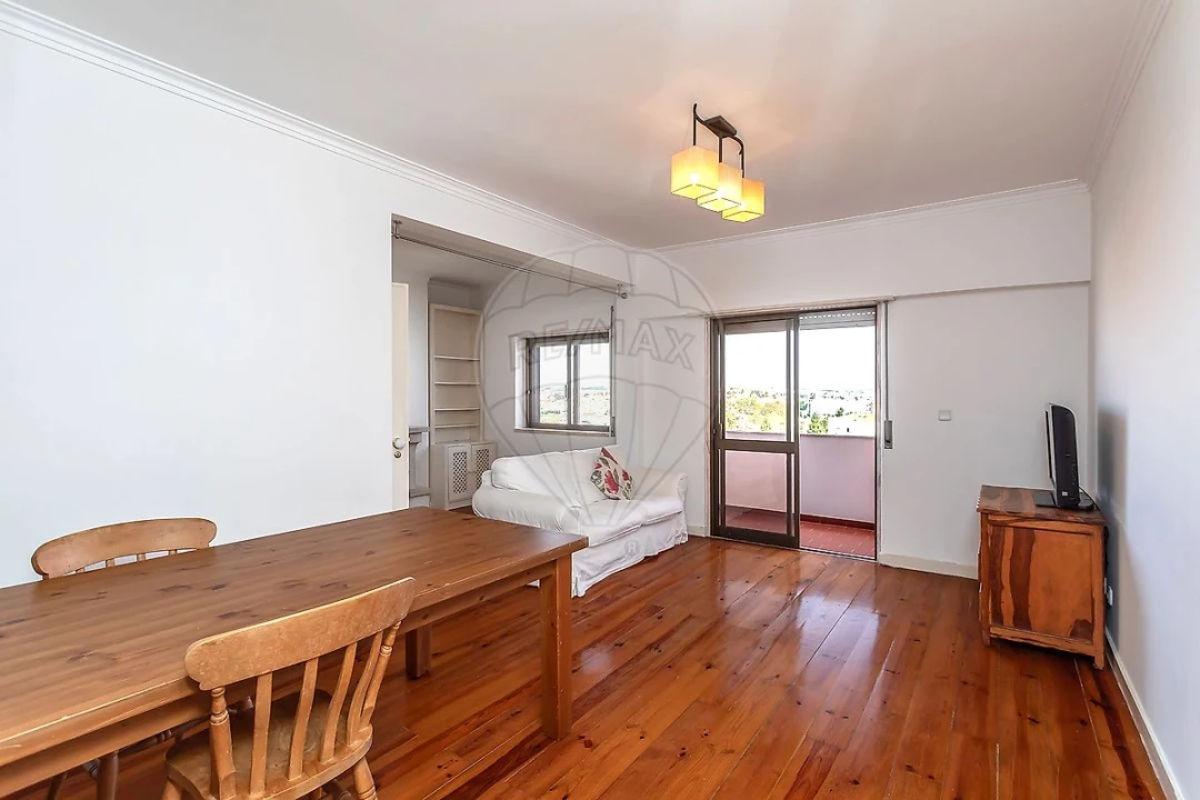 Apartamento T2 para Venda em São Domingos de Rana Foto 4
