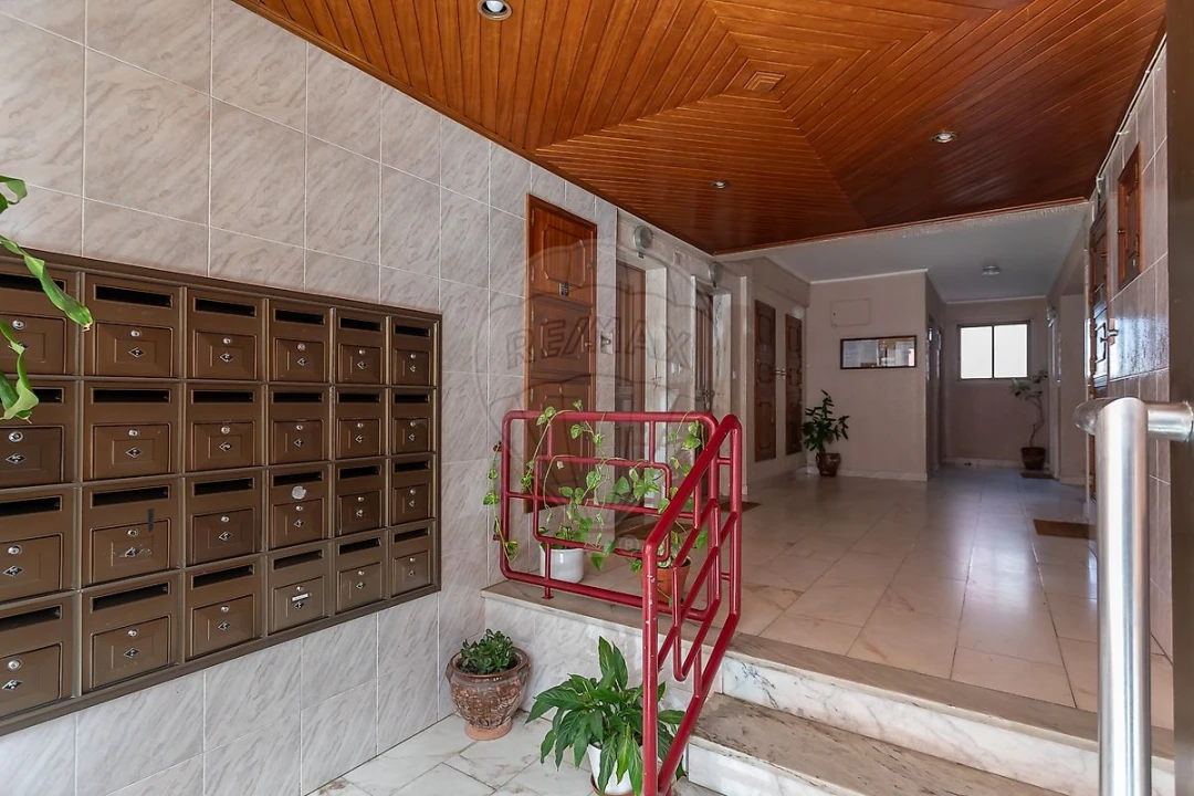 Apartamento T2 para Venda em São Domingos de Rana Foto 32